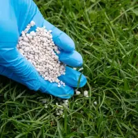 fertilizer-in-hand